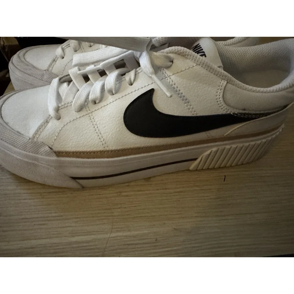 Nike Women's  Court Legacy Lift White Black Women Casual Platform Shoes EUC SB21